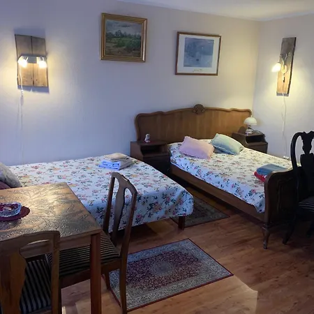 Rueuetli - Cute Old Town - 2 Big Beds, Free Parking *